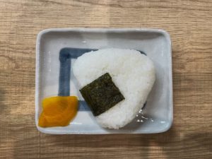 おにぎりが一番食べやすい！具を変えて工夫しよう